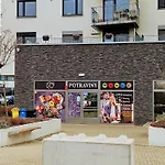 Live-Inn Prague Hotel-Style 5 Apartments, 20 Mins To Centre, Gym, Reception, Free Parking, Lift, Roof Terrace & Game Room