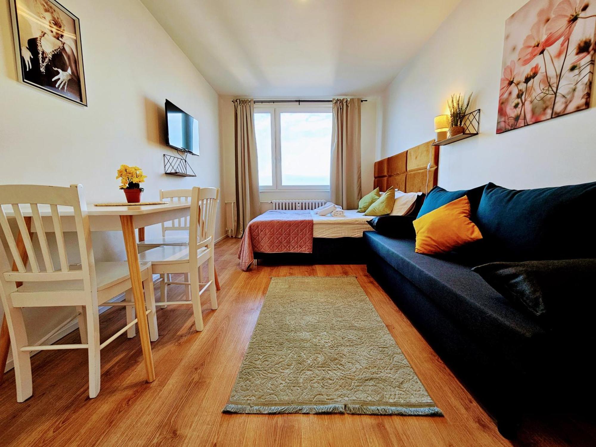 Apartment Live-inn Hotel-style 5 Apartments, 20 Mins To Centre, Gym, Reception, Free Parking, Lift, Roof Terrace & Game