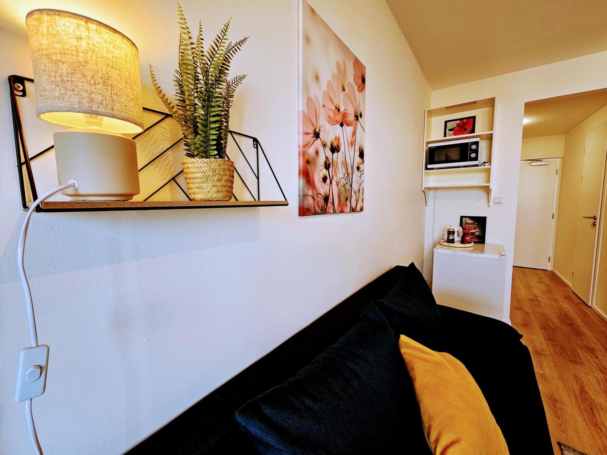 Live-inn Hotel-style 5 Apartments, 20 Mins To Centre, Gym, Reception, Free Parking, Lift, Roof Terrace & Game * Prag
