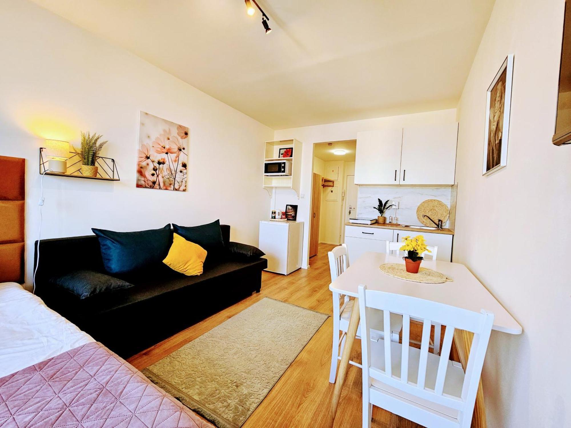 Live-inn Hotel-style 5 Apartments, 20 Mins To Centre, Gym, Reception, Free Parking, Lift, Roof Terrace & Game *