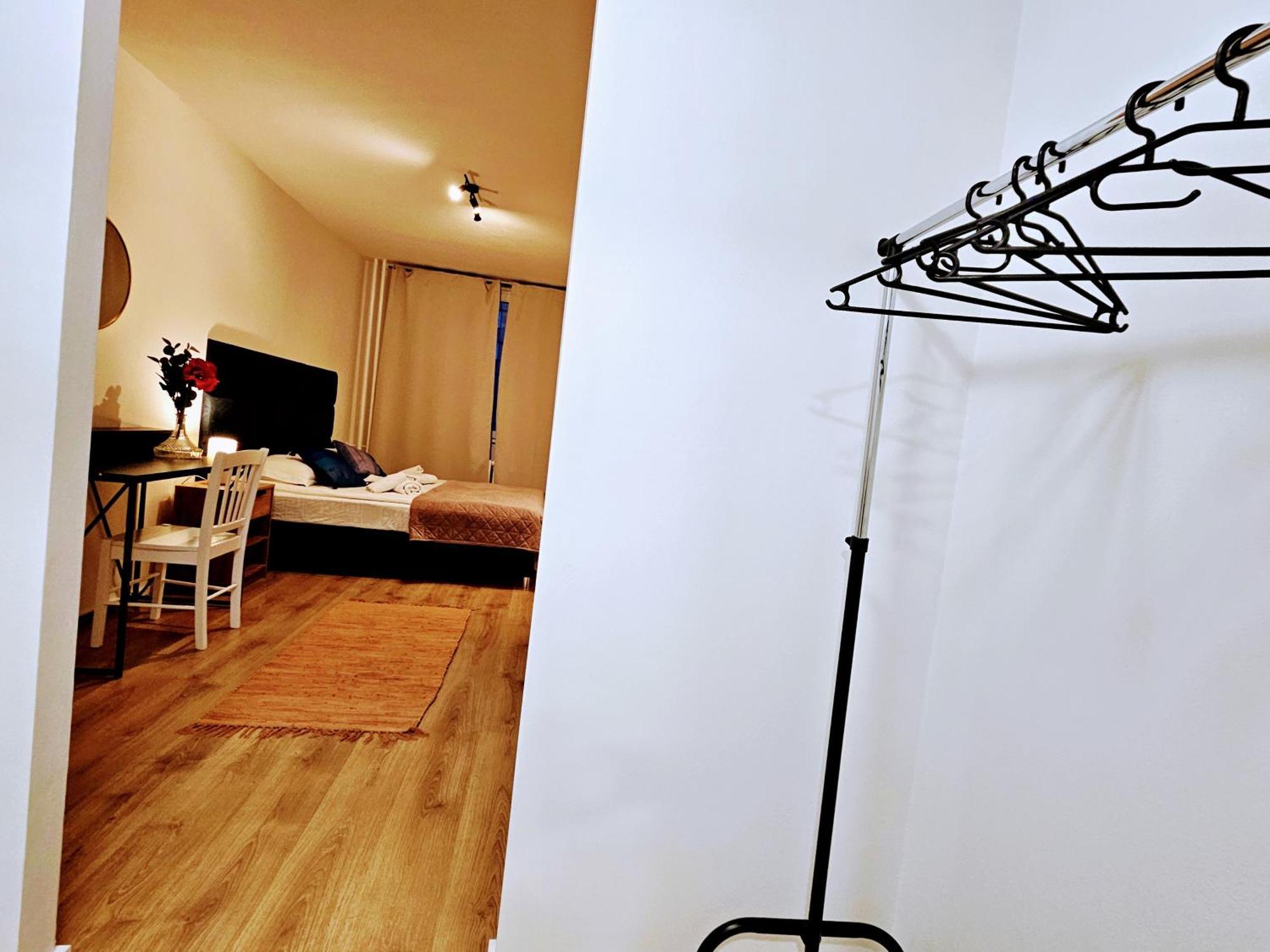 Live-inn Hotel-style 5 Apartments, 20 Mins To Centre, Gym, Reception, Free Parking, Lift, Roof Terrace & Game Apartment Prag