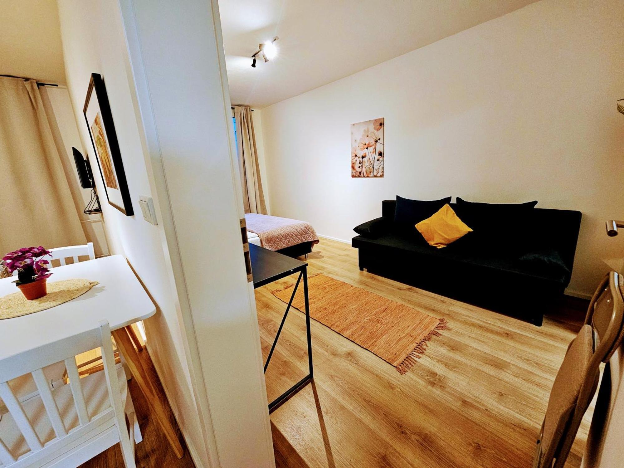 Apartment Live-inn Hotel-style 5 Apartments, 20 Mins To Centre, Gym, Reception, Free Parking, Lift, Roof Terrace & Game *