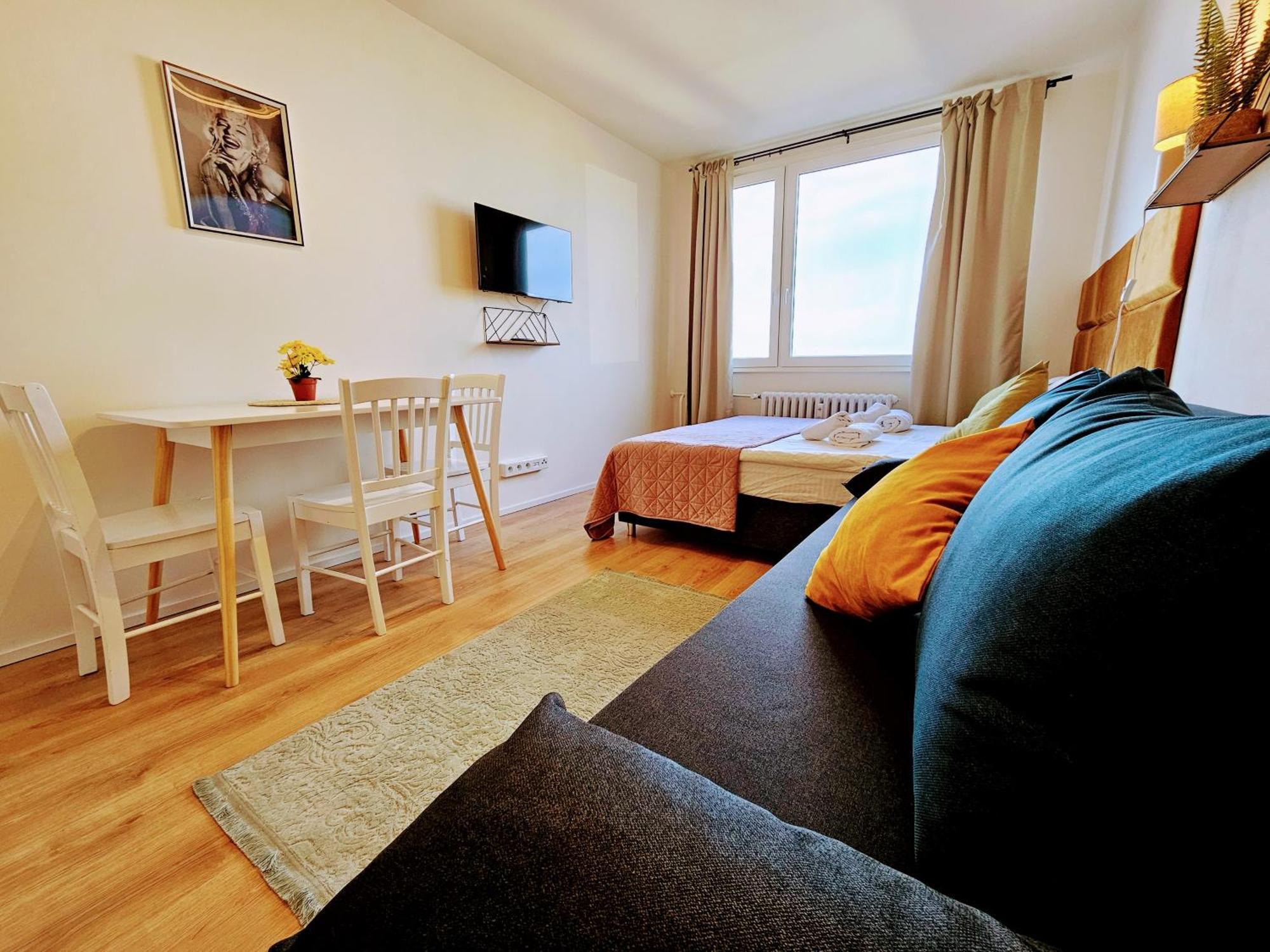 Apartment Live-inn Hotel-style 5 Apartments, 20 Mins To Centre, Gym, Reception, Free Parking, Lift, Roof Terrace & Game Prag