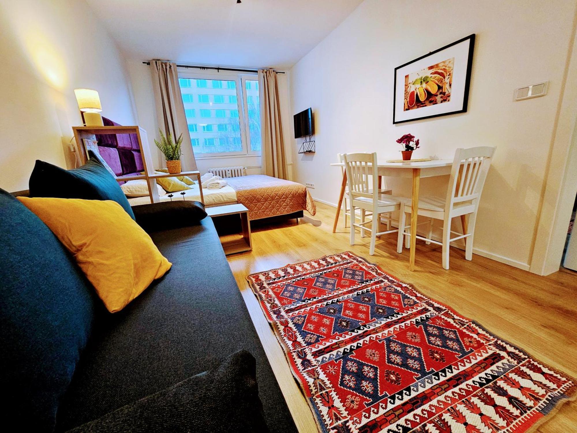Live-inn Hotel-style 5 Apartments, 20 Mins To Centre, Gym, Reception, Free Parking, Lift, Roof Terrace & Game Prag