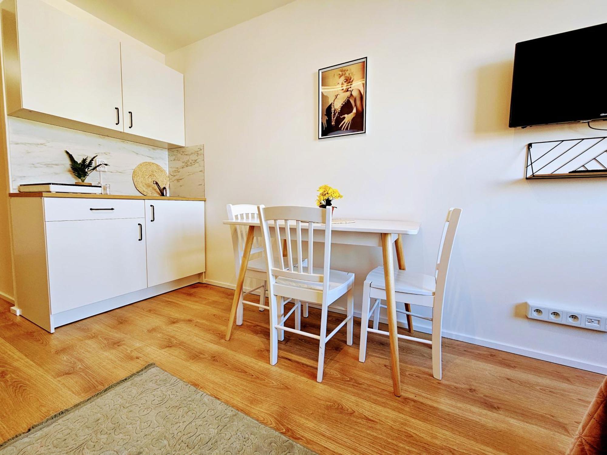 Live-inn Hotel-style 5 Apartments, 20 Mins To Centre, Gym, Reception, Free Parking, Lift, Roof Terrace & Game Prag