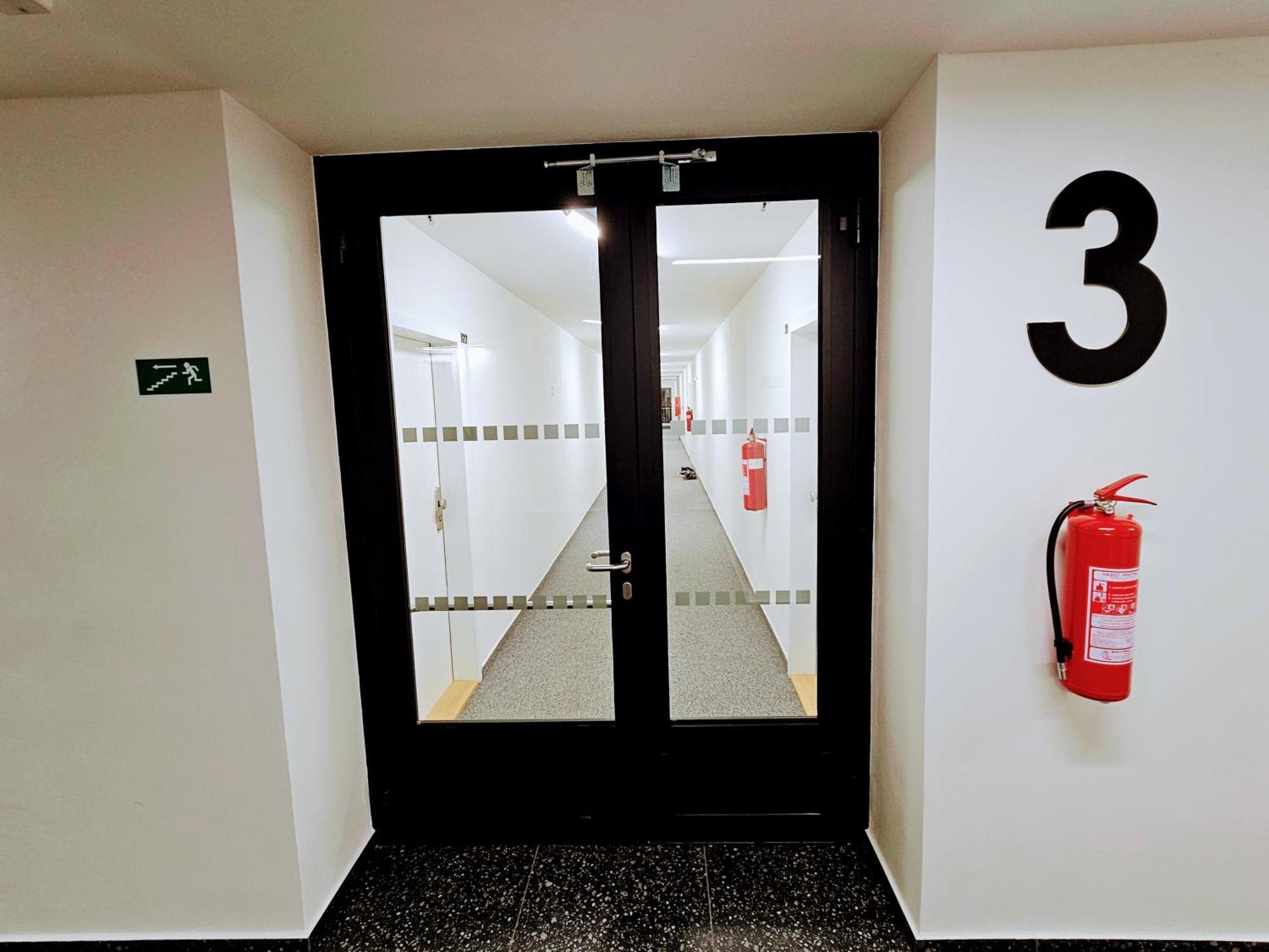Live-inn Hotel-style 5 Apartments, 20 Mins To Centre, Gym, Reception, Free Parking, Lift, Roof Terrace & Game