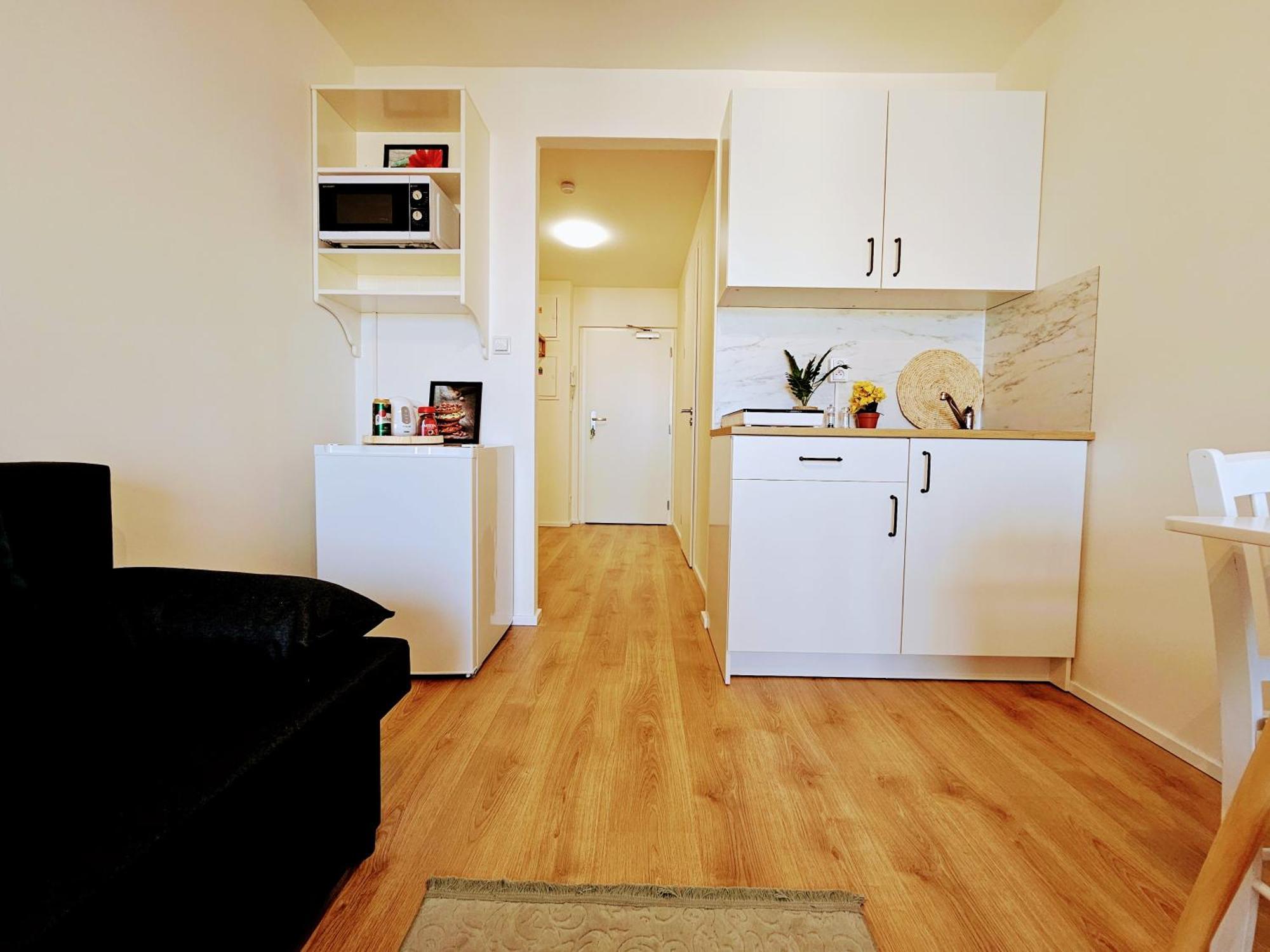 Apartment Live-inn Hotel-style 5 Apartments, 20 Mins To Centre, Gym, Reception, Free Parking, Lift, Roof Terrace & Game