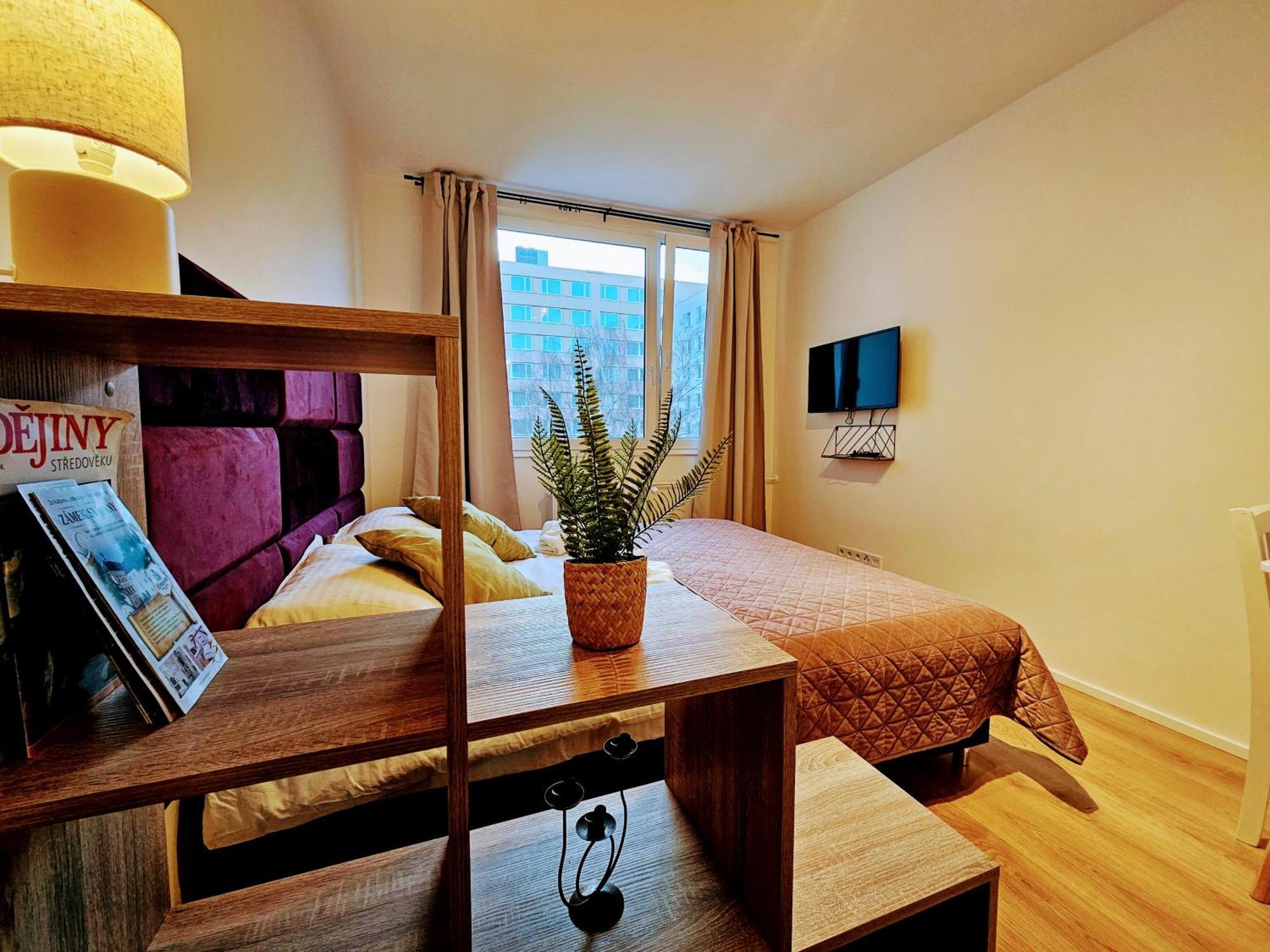 Live-inn Hotel-style 5 Apartments, 20 Mins To Centre, Gym, Reception, Free Parking, Lift, Roof Terrace & Game *