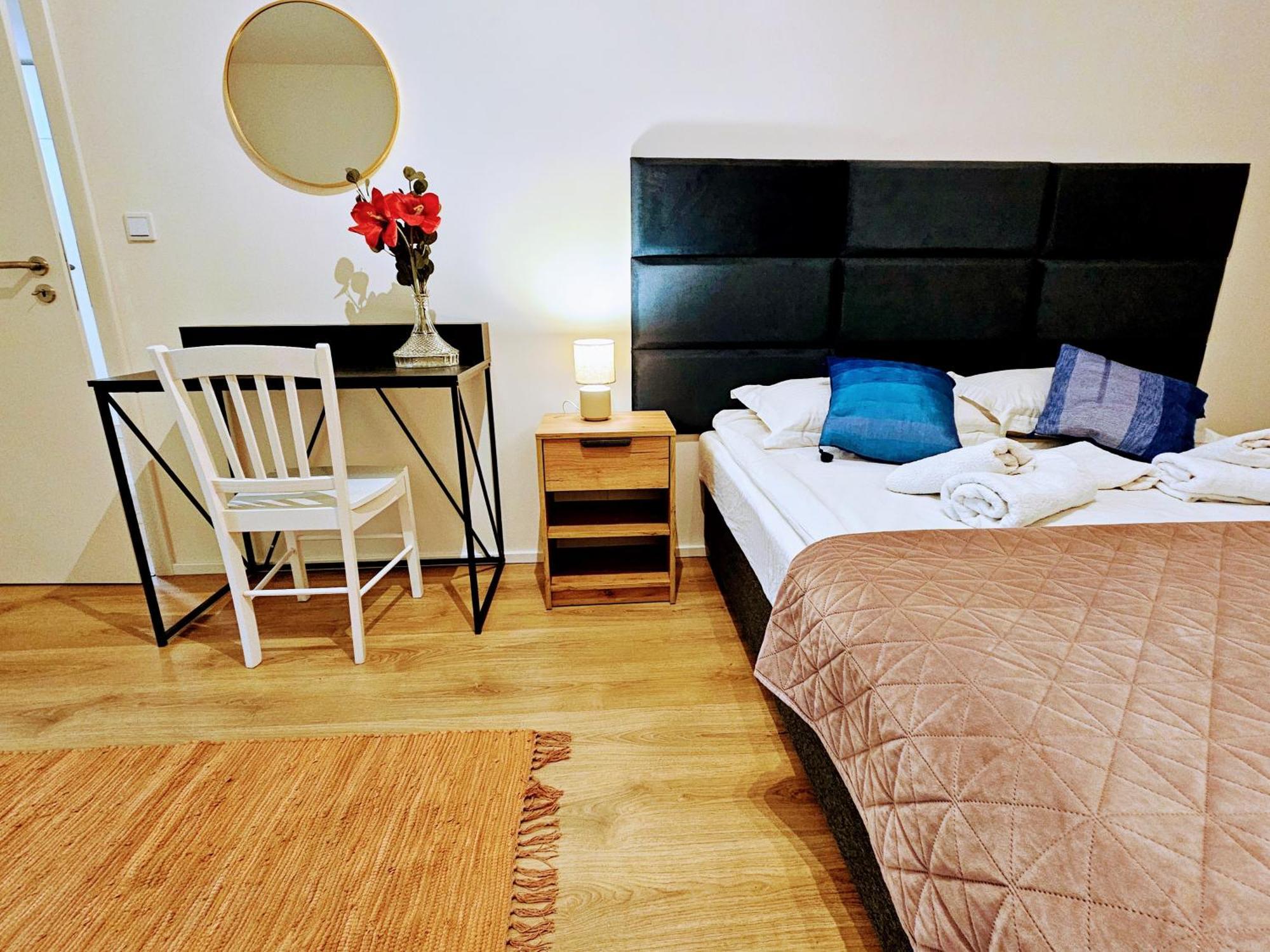 Live-inn Hotel-style 5 Apartments, 20 Mins To Centre, Gym, Reception, Free Parking, Lift, Roof Terrace & Game Prag