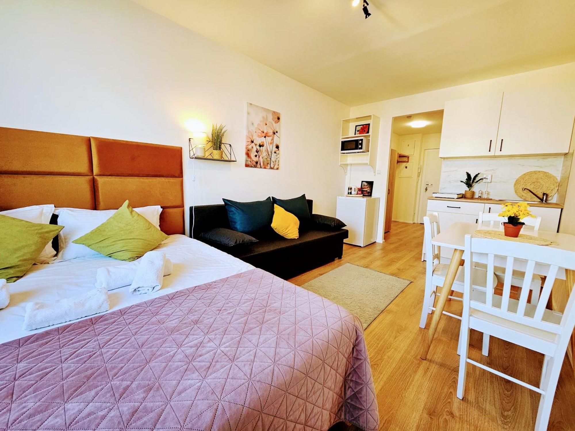 Live-inn Hotel-style 5 Apartments, 20 Mins To Centre, Gym, Reception, Free Parking, Lift, Roof Terrace & Game Prag