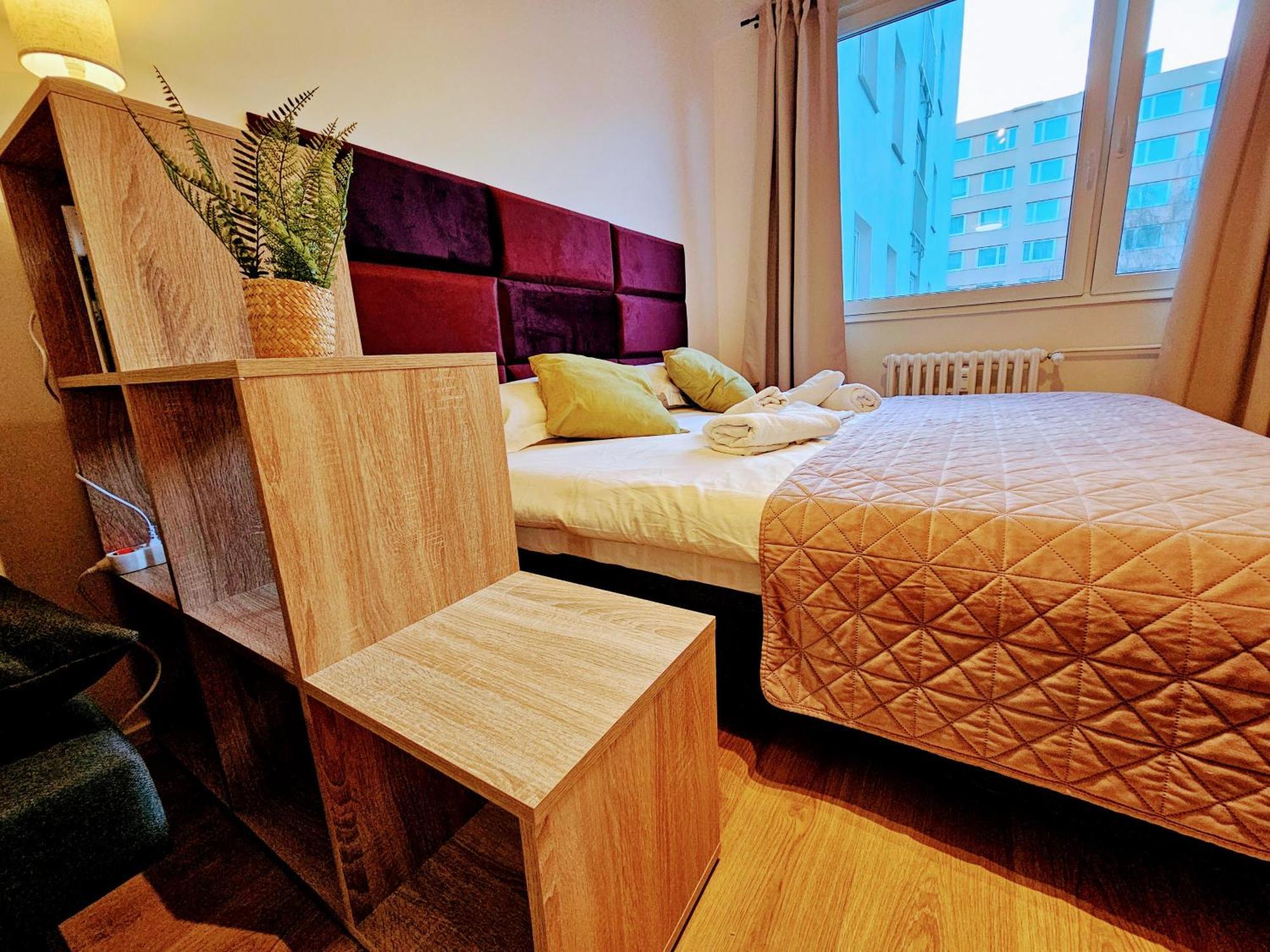 Apartment Live-inn Hotel-style 5 Apartments, 20 Mins To Centre, Gym, Reception, Free Parking, Lift, Roof Terrace & Game