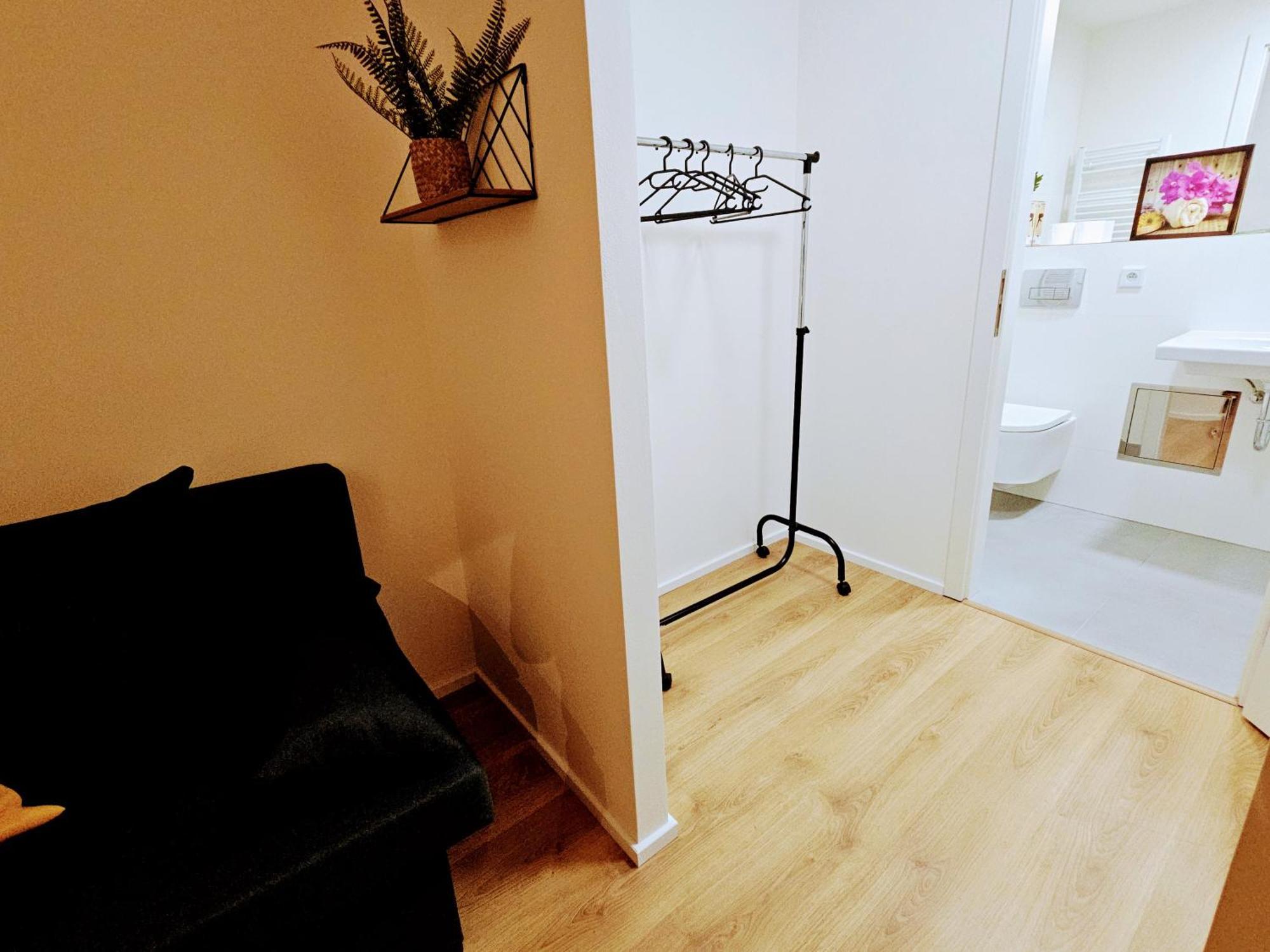 Apartment Live-inn Hotel-style 5 Apartments, 20 Mins To Centre, Gym, Reception, Free Parking, Lift, Roof Terrace & Game Prag