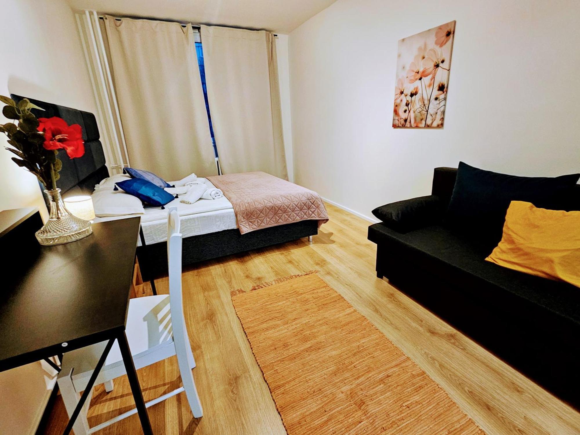 Live-inn Hotel-style 5 Apartments, 20 Mins To Centre, Gym, Reception, Free Parking, Lift, Roof Terrace & Game *